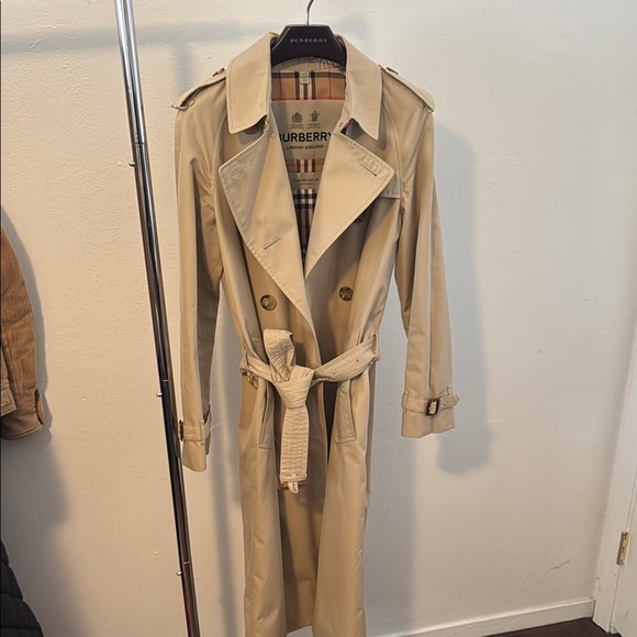 Burberry Waterloo Trench Coat - Picture 11 of 13